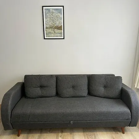 Ueskuedar'da Tam Size Goere S Apartmán